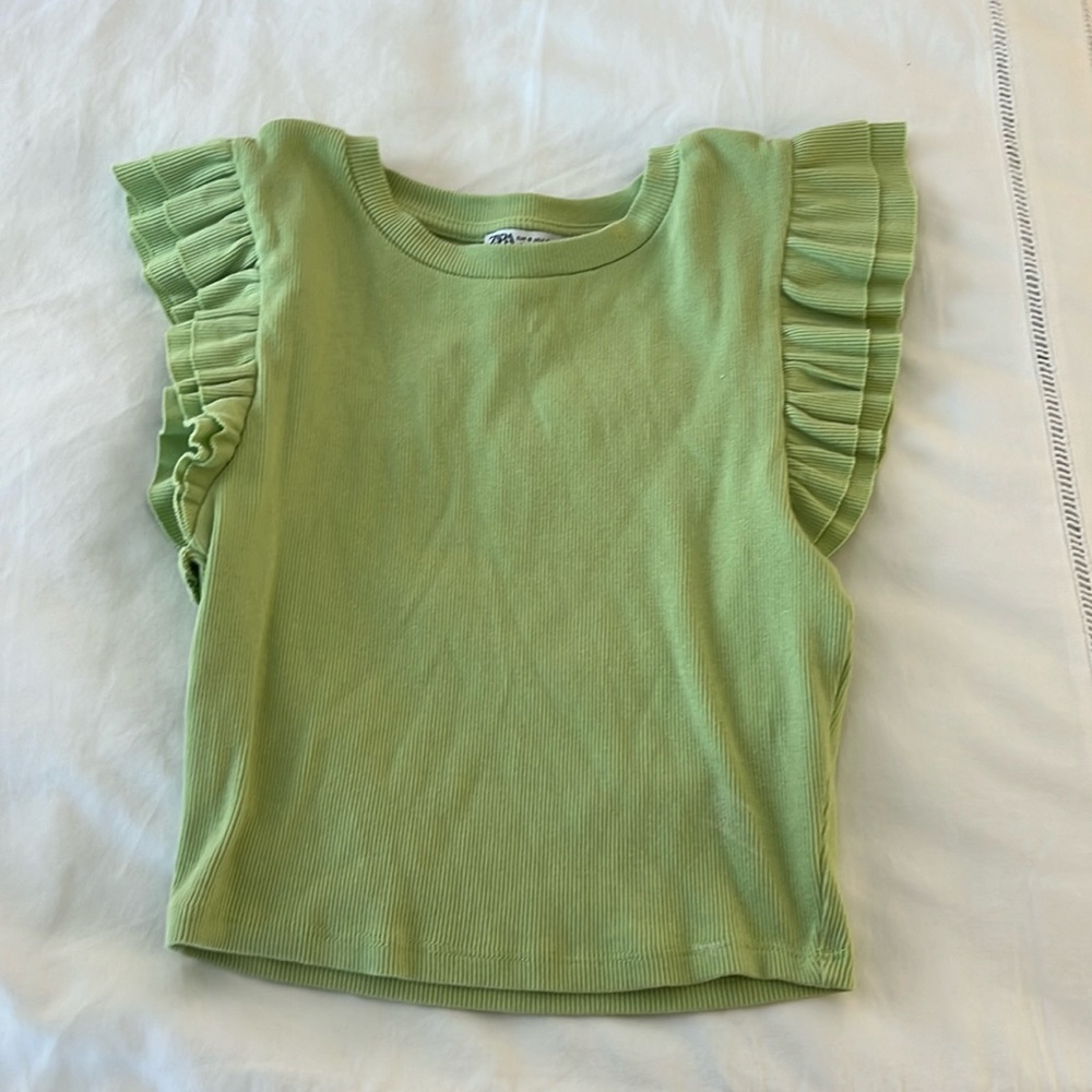 Adorable ZARA green ruffled sleeve ribbed crop tank top. Size small. Never worn.